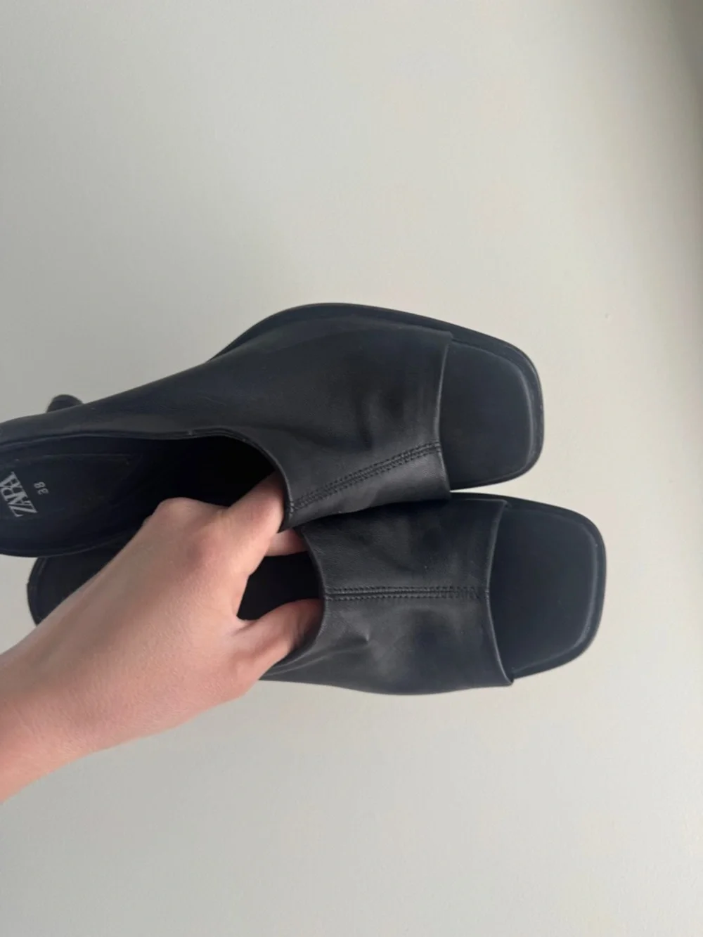Zara Black Leather Slip-On Mule - Picture 8 of 8